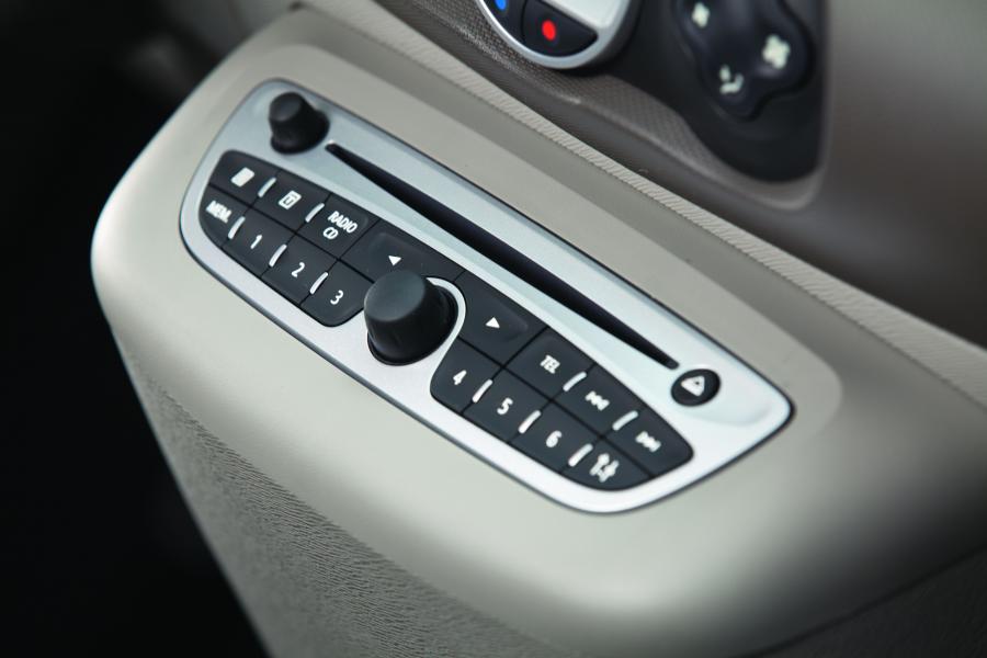  Renault Twingo 2011 года  (фото 46 из 83)